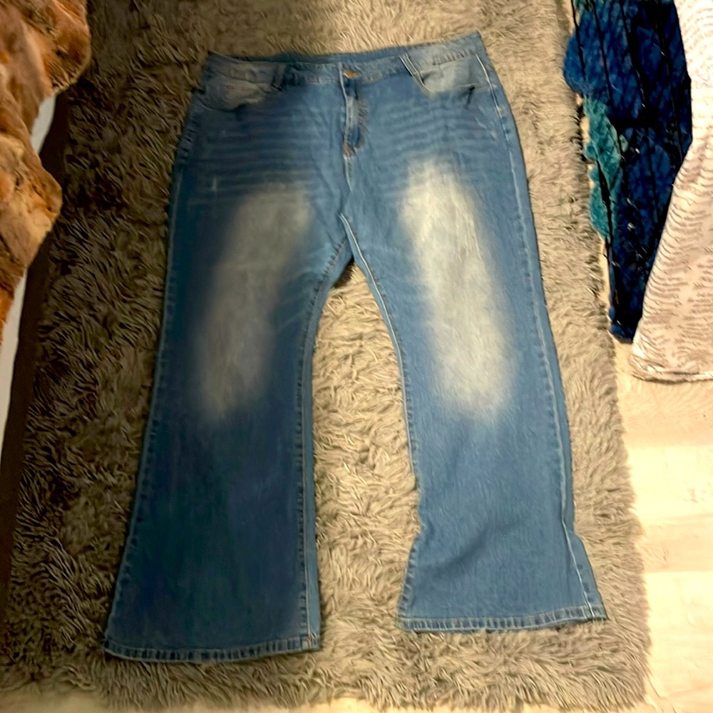 Lightweight Jeans Size 20w Slightly distressed on back pockets